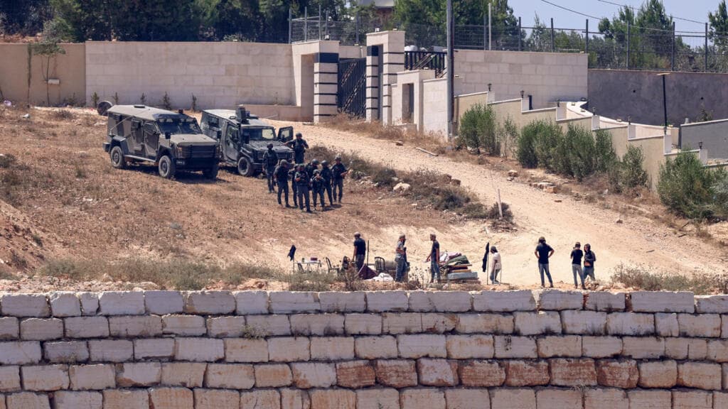 Israeli Settlers Continue Blockade of Palestinian Homes Despite Military Efforts
