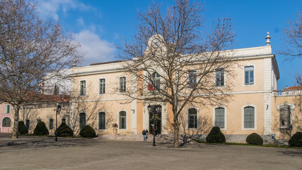 French Police Provide Protection to Southern Mayor Amid Drug Gang Threats