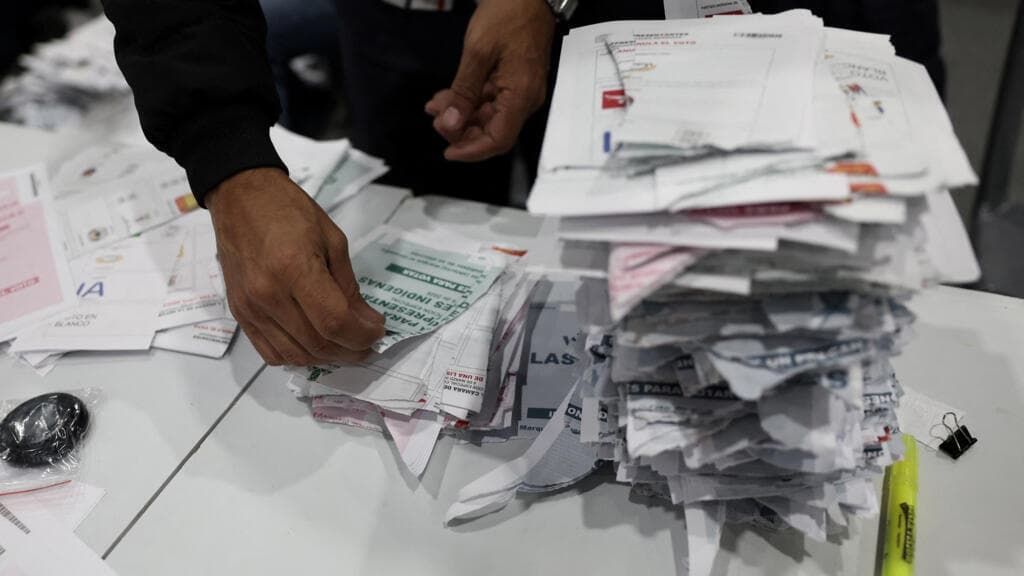 Colombia elects new divided Congress ahead of May presidential vote