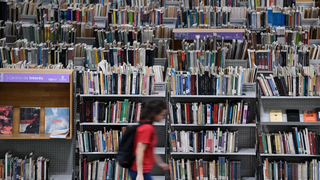 Controversy Surrounds Commonwealth Short Story Prize Winner Over AI Use
