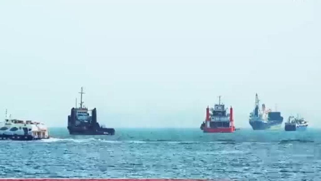 Iran Shuts Strait of Hormuz Following Alleged Ceasefire Violations by US and Israel