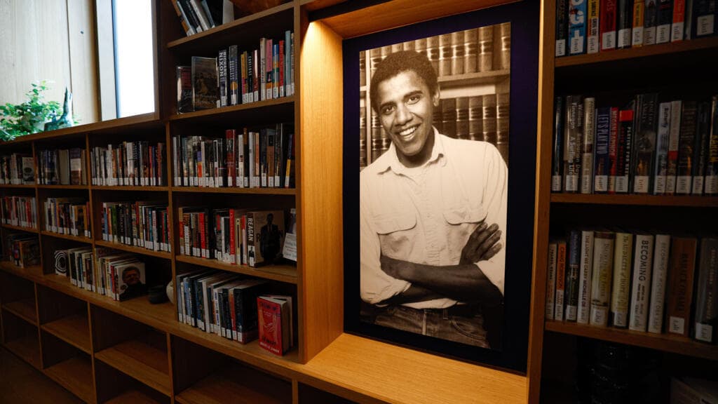 Obama inaugurates presidential center in Chicago, emphasizes need to protect democracy