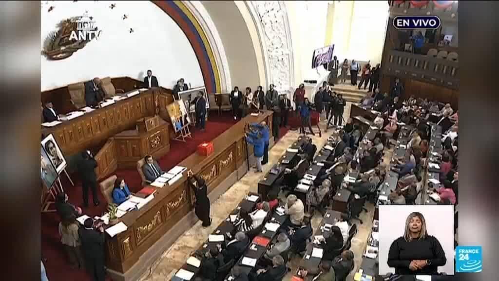 Venezuela Grants Freedom to 300 Prisoners Under Amnesty Law