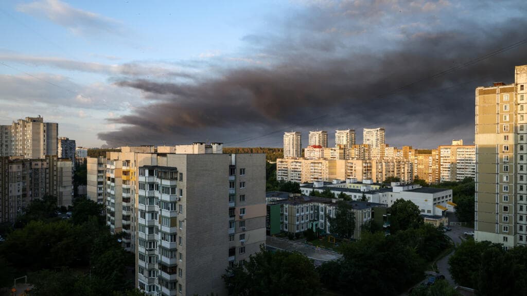 Russia Strikes Kyiv, Resulting in Casualties Following Attack on Moscow Warehouses
