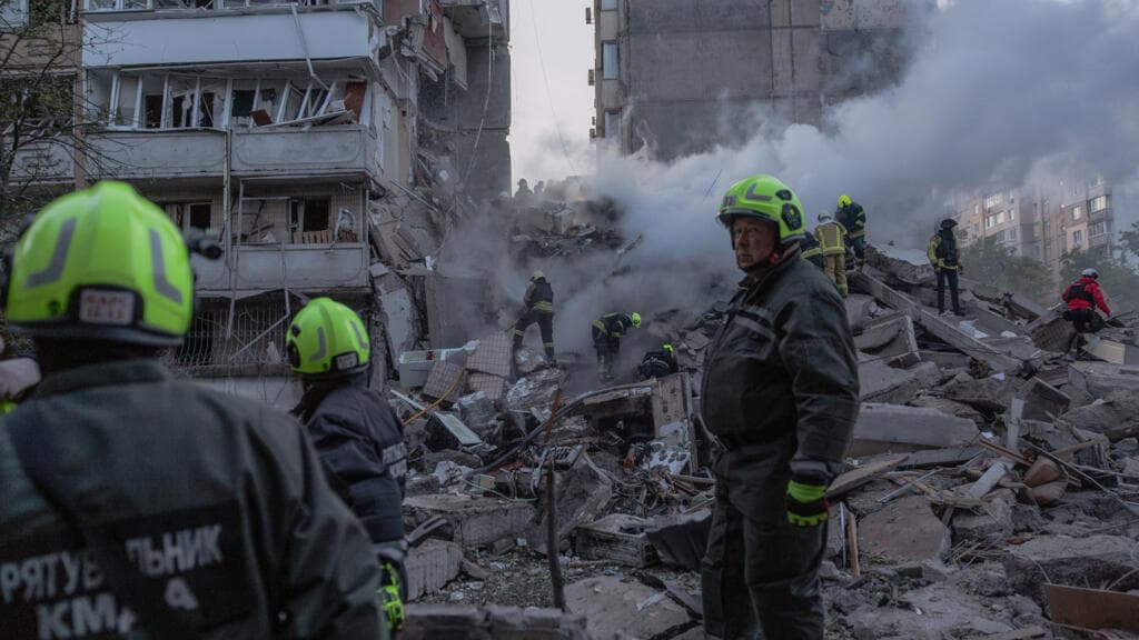 Russia Launches Extensive Air Strikes on Kyiv and Other Ukrainian Cities