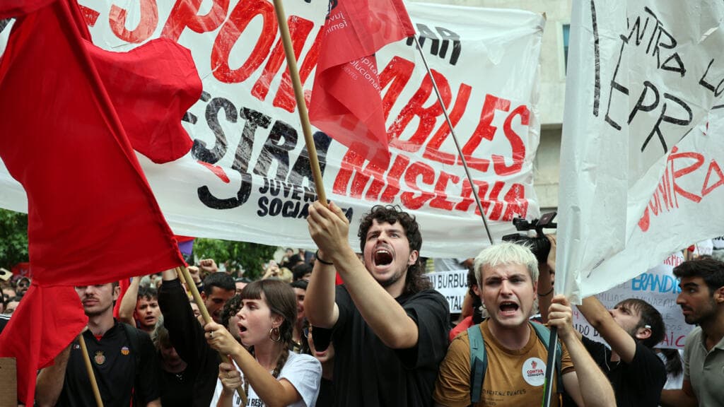 Spanish Parliament Rejects Affordable Housing Bills, Impacting Sanchez's Government
