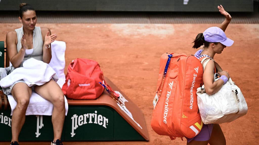 Marta Kostyuk defeats Iga Swiatek, eliminating all former champions from French Open