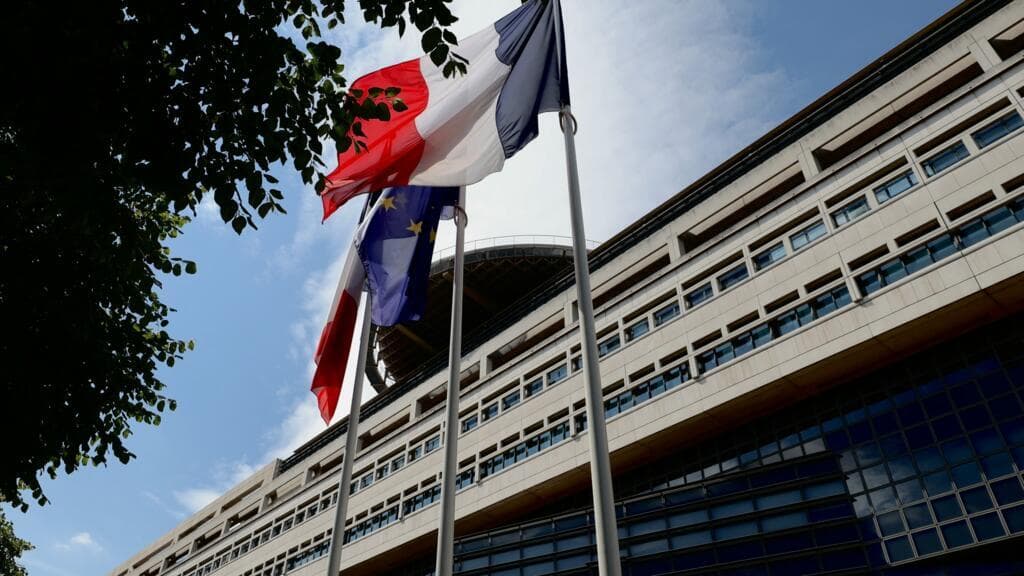 France plans to borrow a record €340 billion to refinance Covid-era debt
