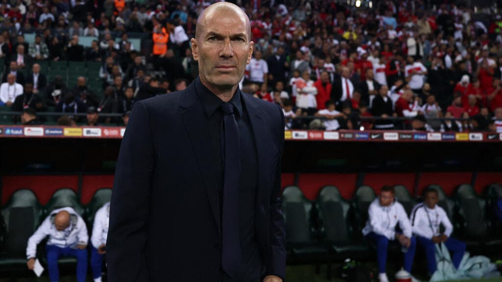 Zinédine Zidane begins tenure with narrow 1-0 win in Turkey