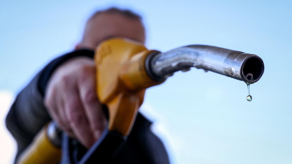 US seeks to curb soaring petrol prices
