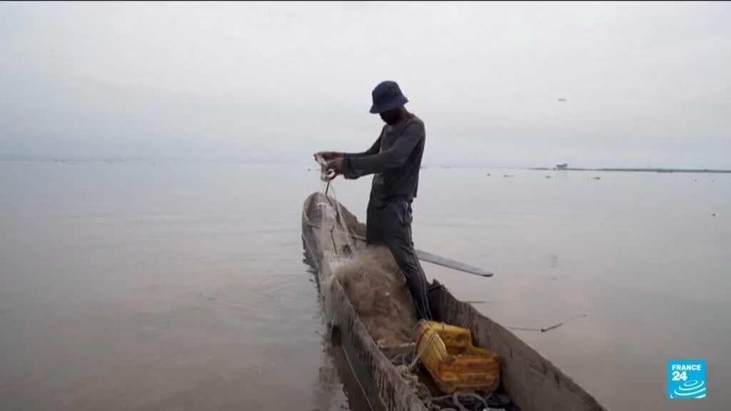 Fishermen in DR Congo Shift Focus from Fishing to Collecting Plastic Waste