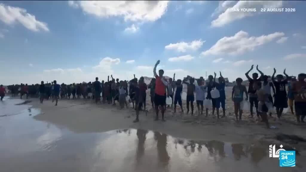 Hundreds of Children in Gaza Participate in Mass Swimming Lesson to Address Trauma