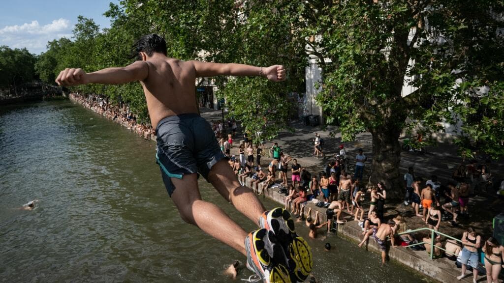 France Limits Public Alcohol Consumption Amid European Heat Wave