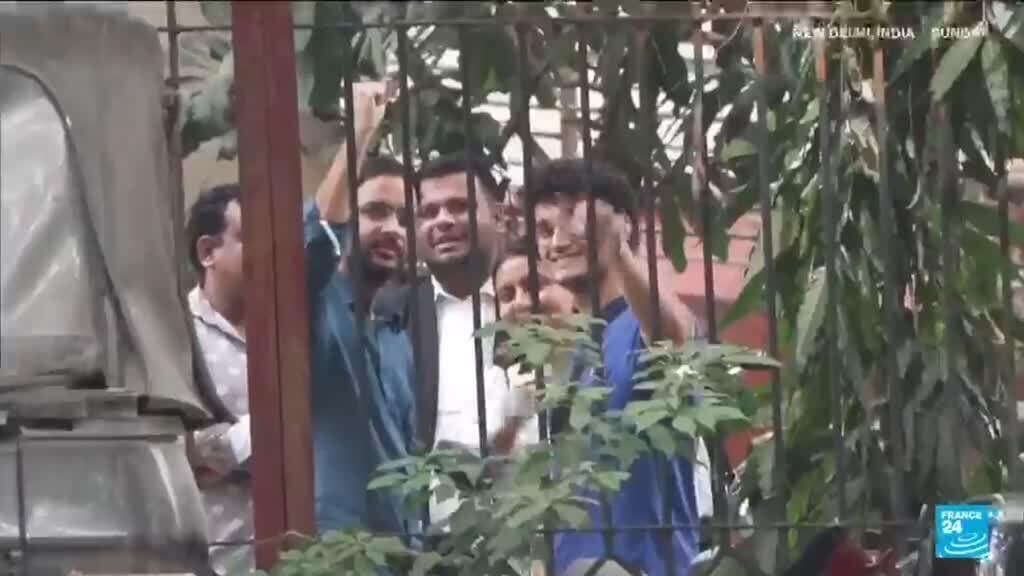 Delhi Police Detain Protesters Demanding Resignation of Election Chief