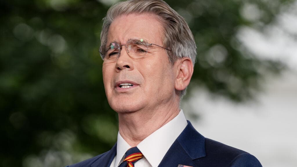 US Threatens Iran with Unprecedented Economic Isolation Measures