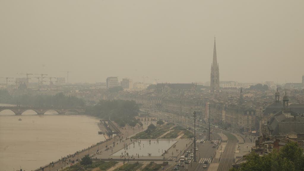 Wildfire Smoke Affects Bordeaux Residents, Causing Breathing Difficulties