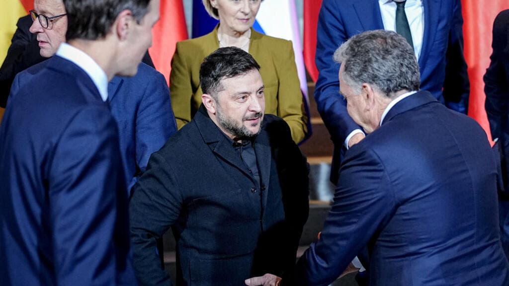 Zelensky Reports Positive Discussions with Trump Envoys on Ukraine Conflict