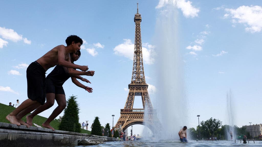 Eiffel Tower Closes Early Amid Record Heatwave in Paris