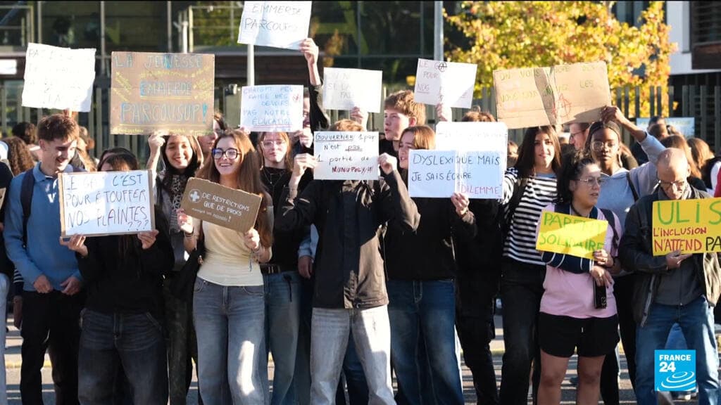 French Prime Minister Engages with Student Leaders Amid Ongoing Protests