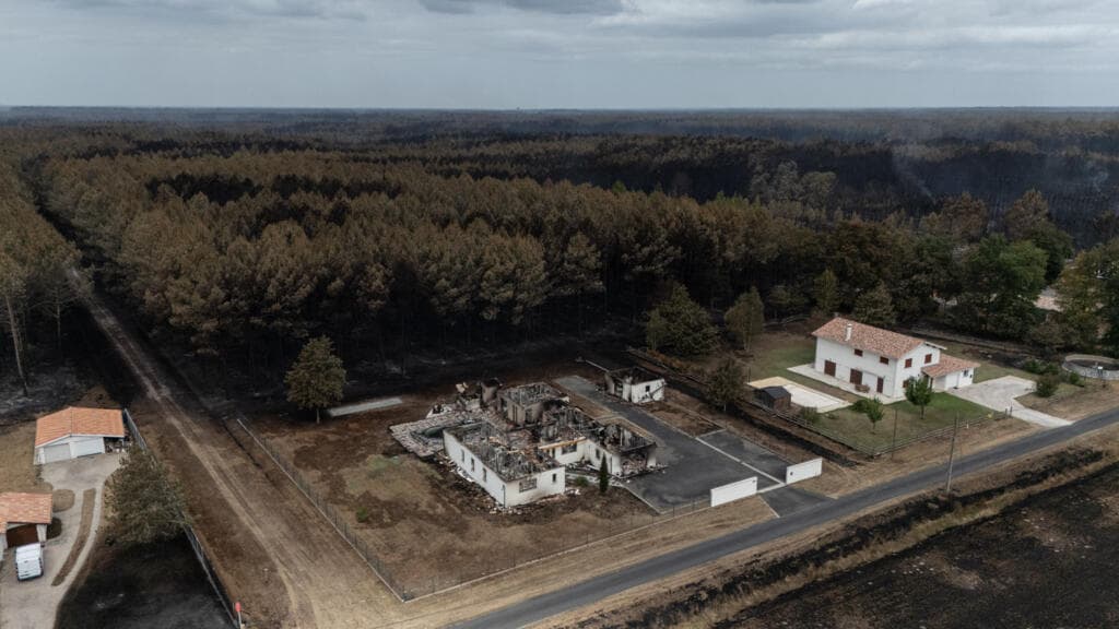 French Police Work to Prevent Burglaries in Evacuated Fire Areas