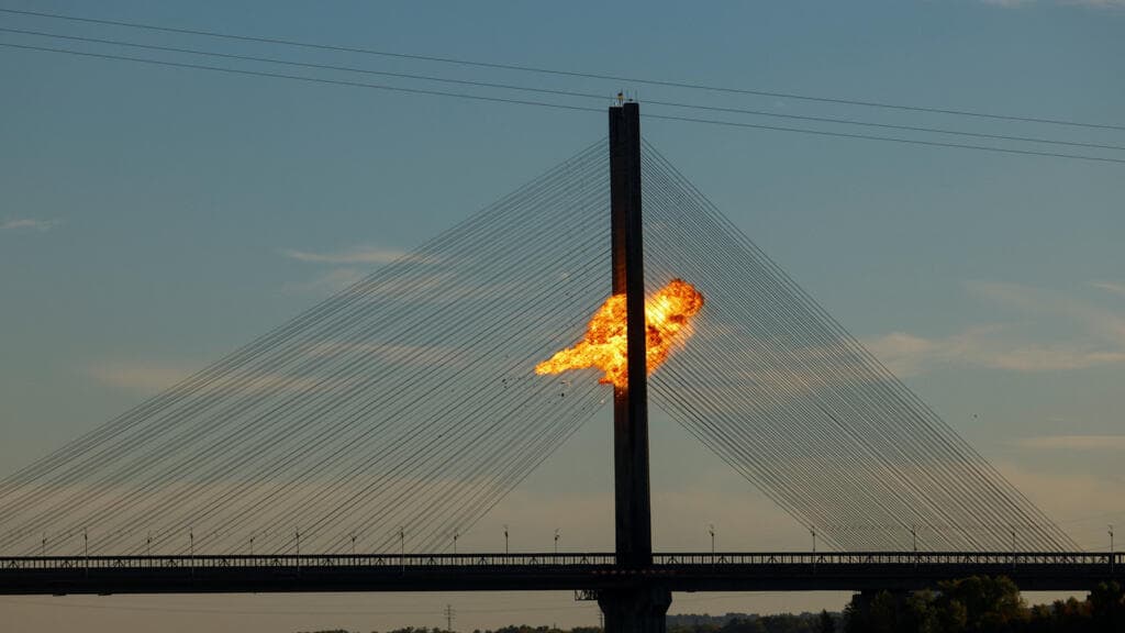 Russian Airstrike Hits Northern Bridge in Kyiv Amid Escalating Attacks