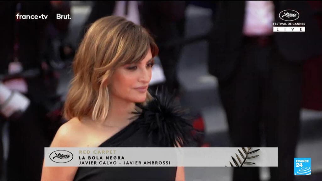 Penélope Cruz and Glenn Close star in 'La Bola Negra' at Cannes