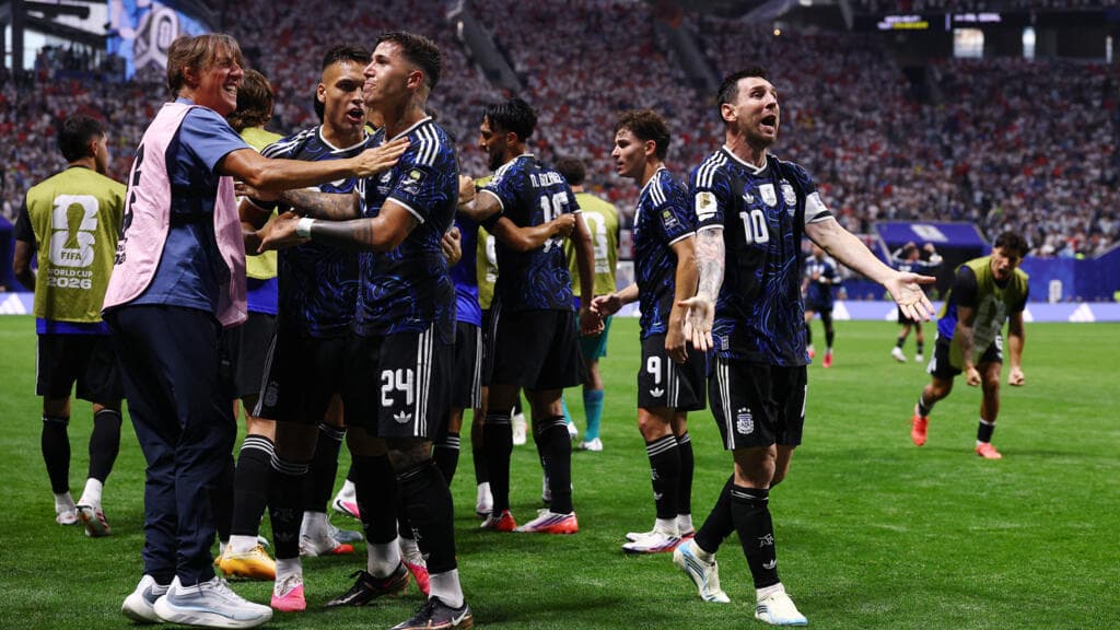 Argentina Stages Comeback to Defeat England 2-1 and Advance to World Cup Final