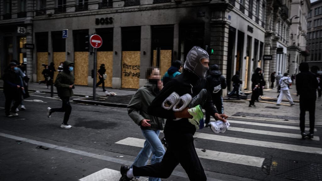 Looters Exploit French Protests to Target Shops and Businesses