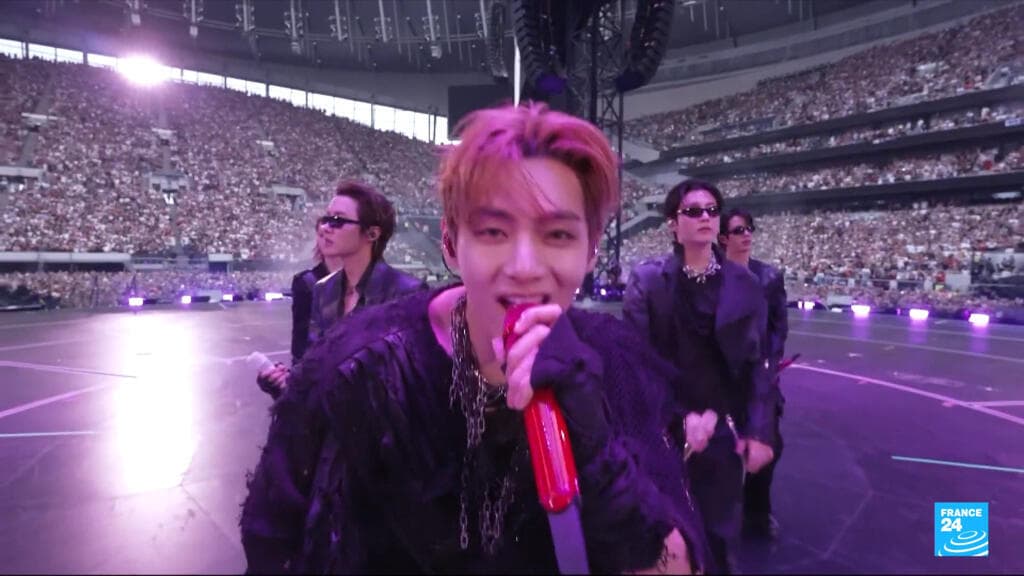 BTS Performs at Stade de France as Part of European Tour
