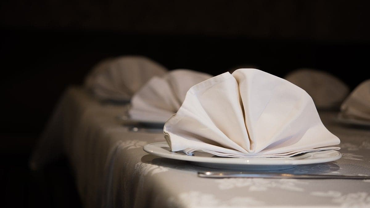 Meğer bıçağın her zaman tabağın sağına koyulmasının bir nedeni varmış