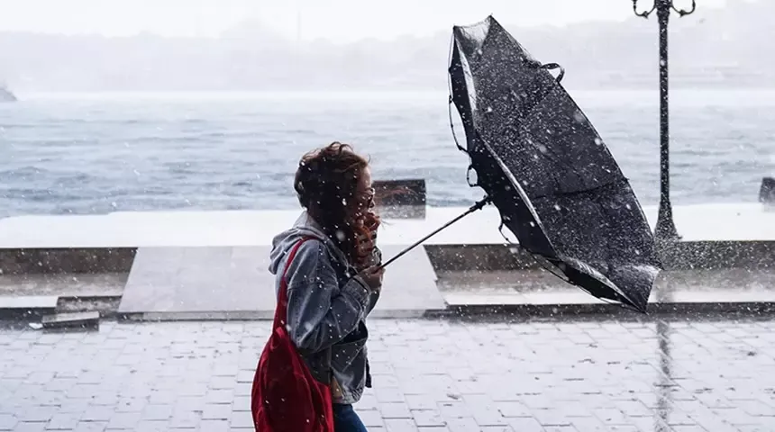 İstanbul Valiliği bir kez daha uyardı! Fırtına için saat verildi