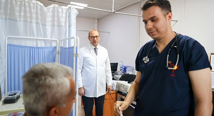 Çocukluğunu geçirdiği hastanede doktor oldu