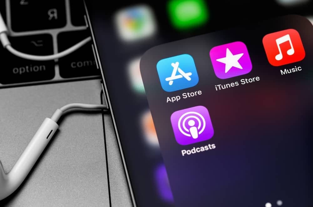 Apple, uygulama indirenleri dolandıranlara dava açtı