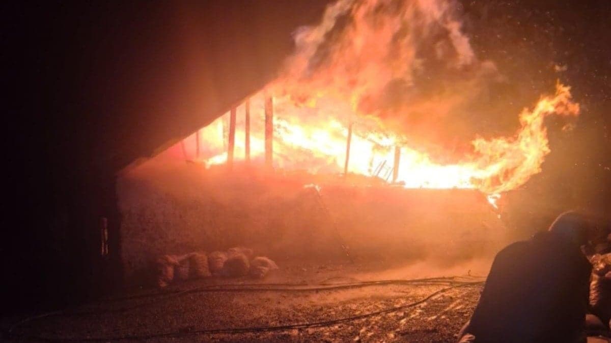 Sobadan sıçrayan kıvılcımla başladı; ev küle döndü