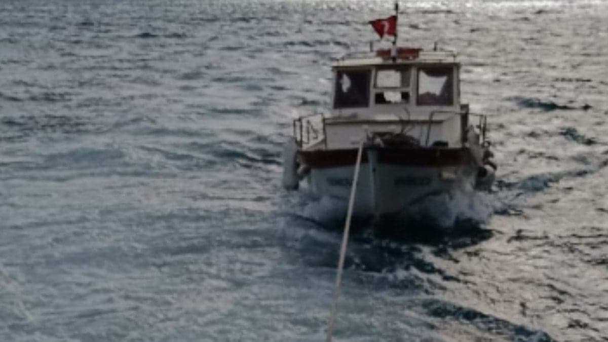 7 metre uzunluğundaki tekne Çanakkale Boğazı’nda arızalandı