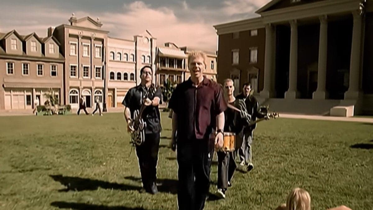 Punk efsanesi 20 yıl sonra İstanbul'da konser verecek