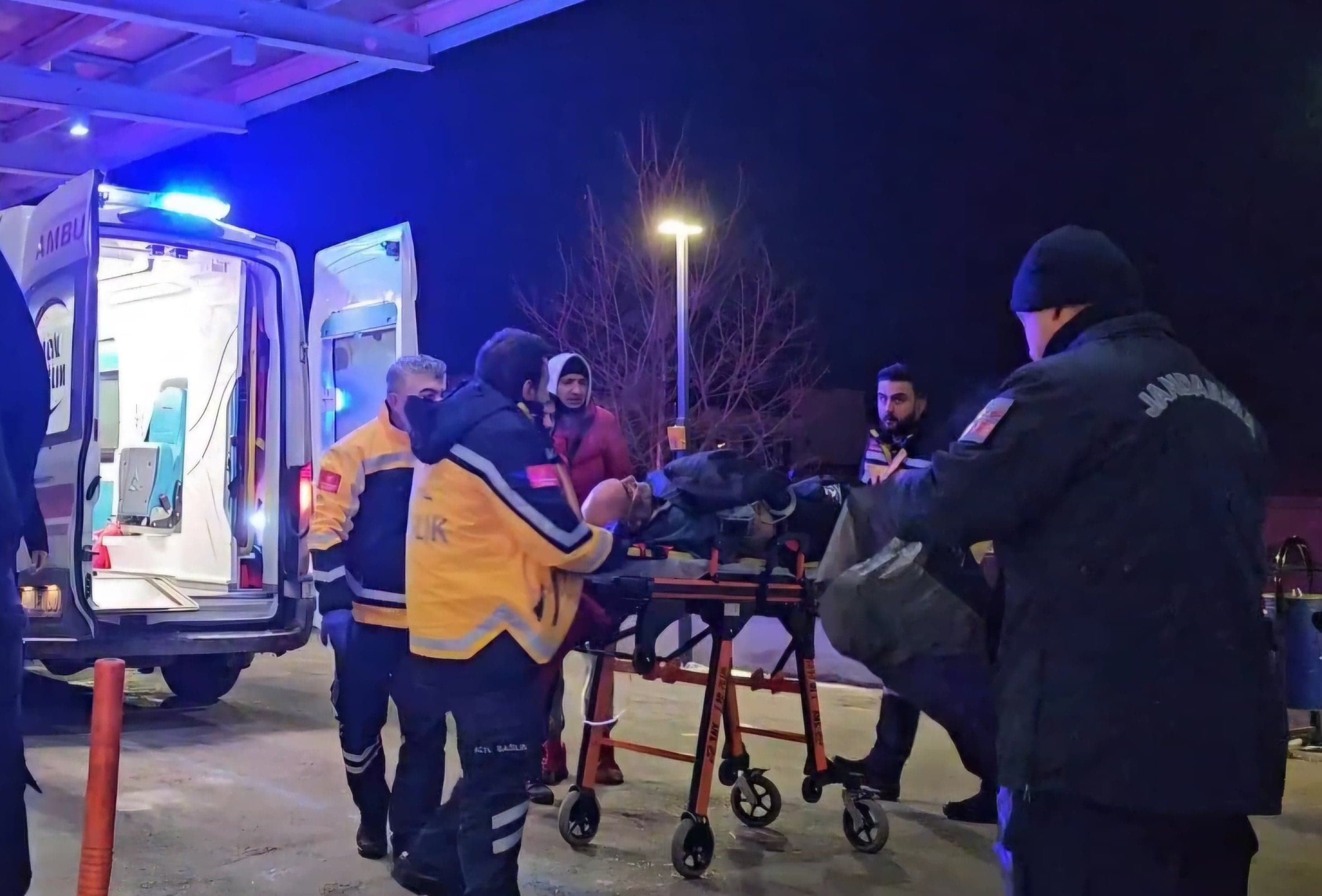 Ruhsatsız tabanca ateş aldı! Acilen hastaneye kaldırıldı