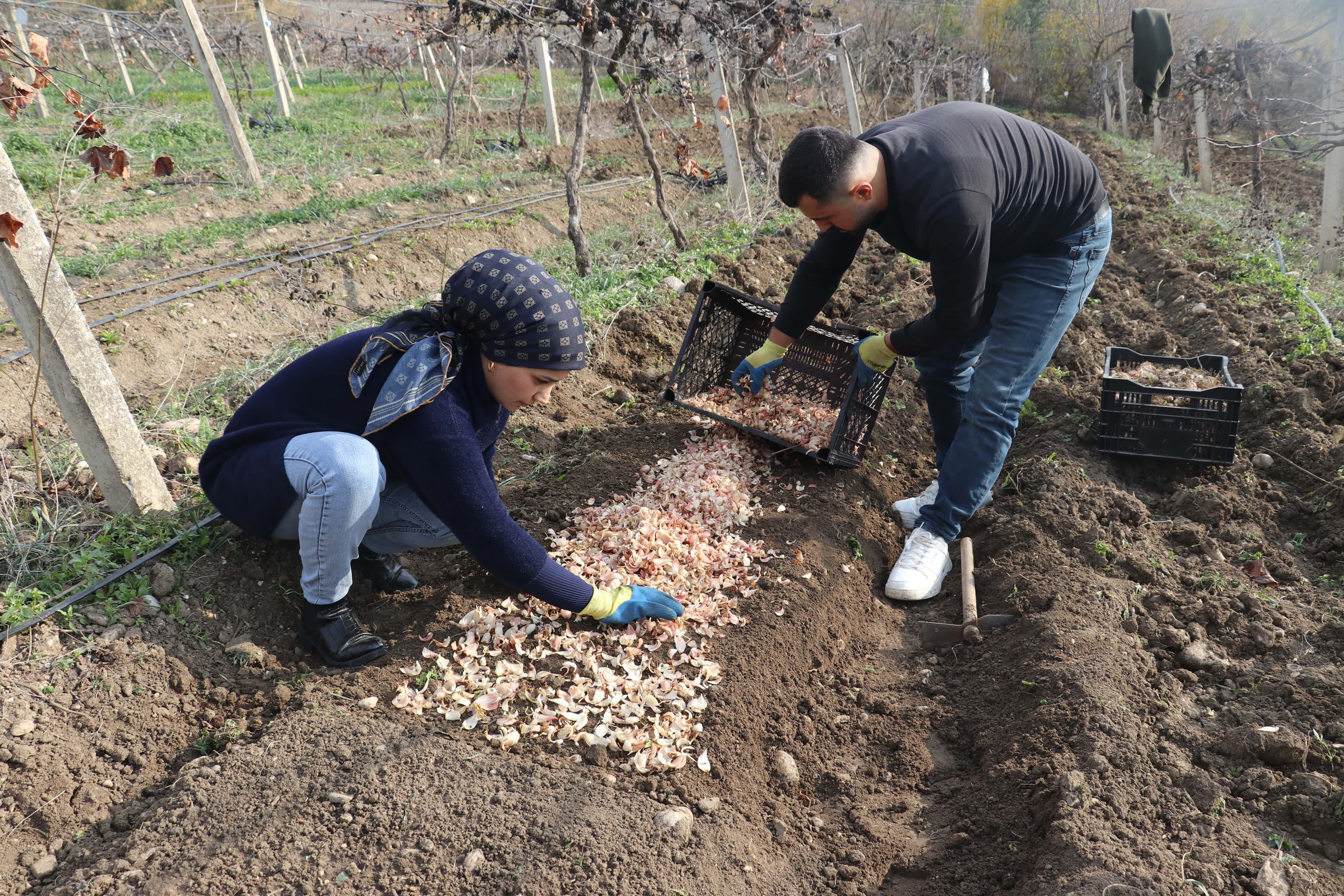 Hazine toprağın altından çıktı: Kariyerini bıraktı, dünyaya “Beyaz Altın” satıyor