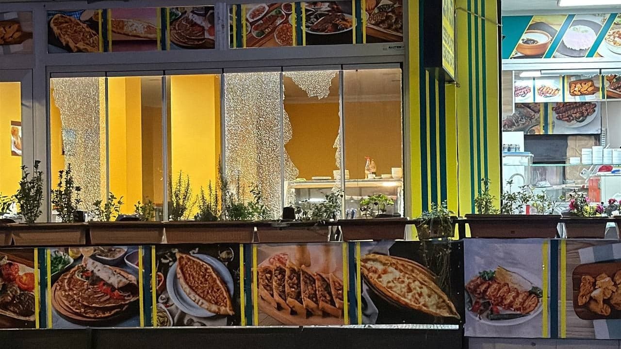 Kocaeli'nde panik anları! Restorana kurşun yağdırdılar; iki yaralı var