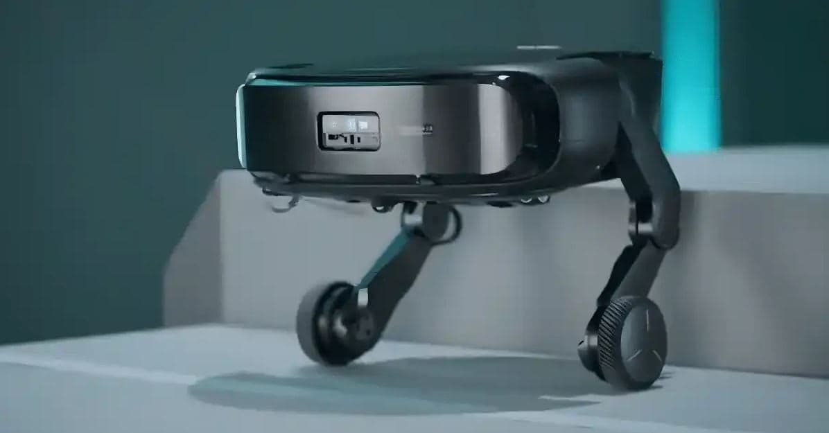 Robot süpürgenin ayağı çıktı! Merdivenleri temizleyerek çıkıyor