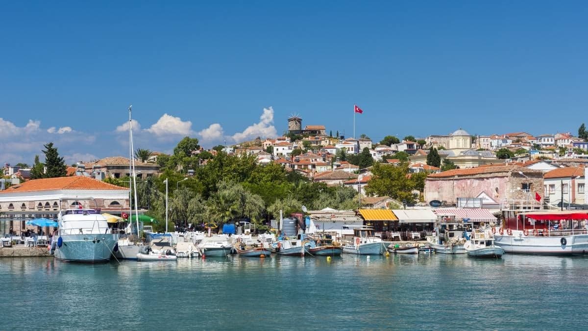 Edremitliler bu anı bekliyordu: İlçe bayram yerine dönecek