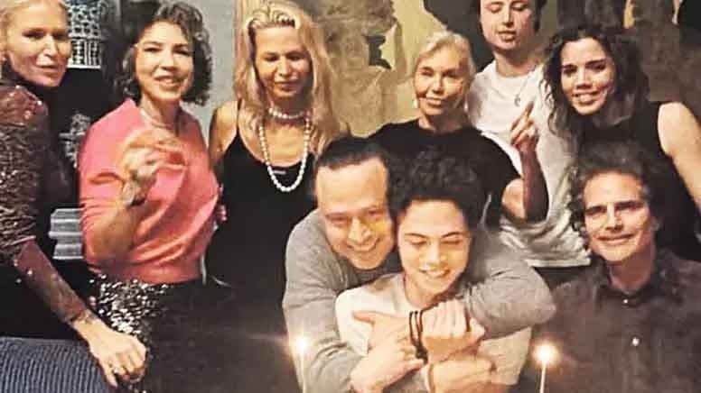 Bir yıl önce boşanmışlardı... Oğulları için bir araya geldiler