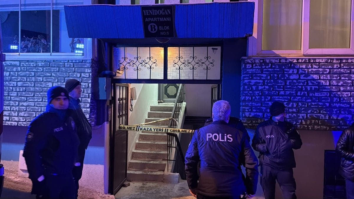 Yaşlı adam merdiven boşluğunda ölü bulundu