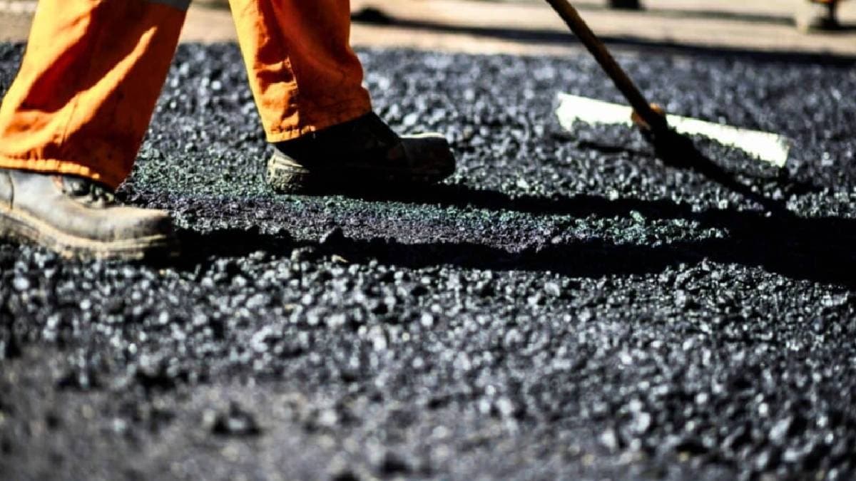 Denizden toplanan plastikler asfalt yapımında kullanılmaya başlandı