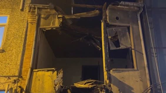 Bakırköy'de metruk bina çöktü, yaralanan yok