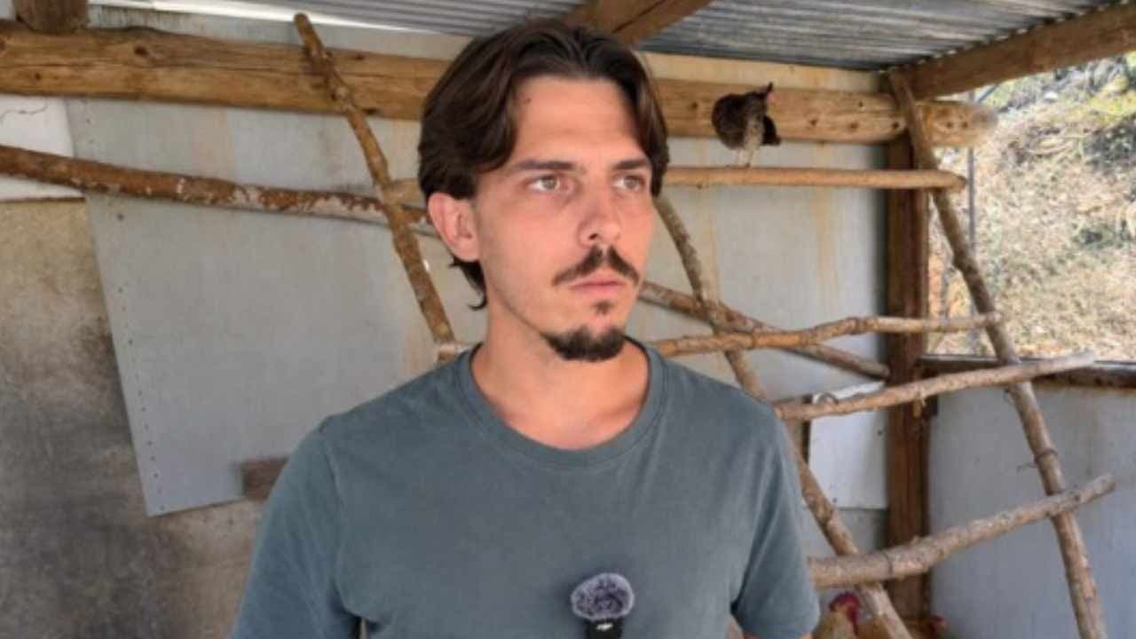Genç adam ormanda yeni bir yaşam kurdu, şehir hayatını geride bıraktı