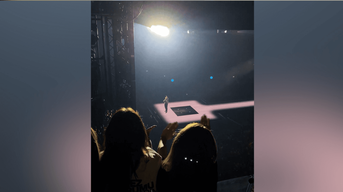 Tarkan sahneden Manifest kızlarına seslendi: Yolunuz açık olsun sizi seviyoruz