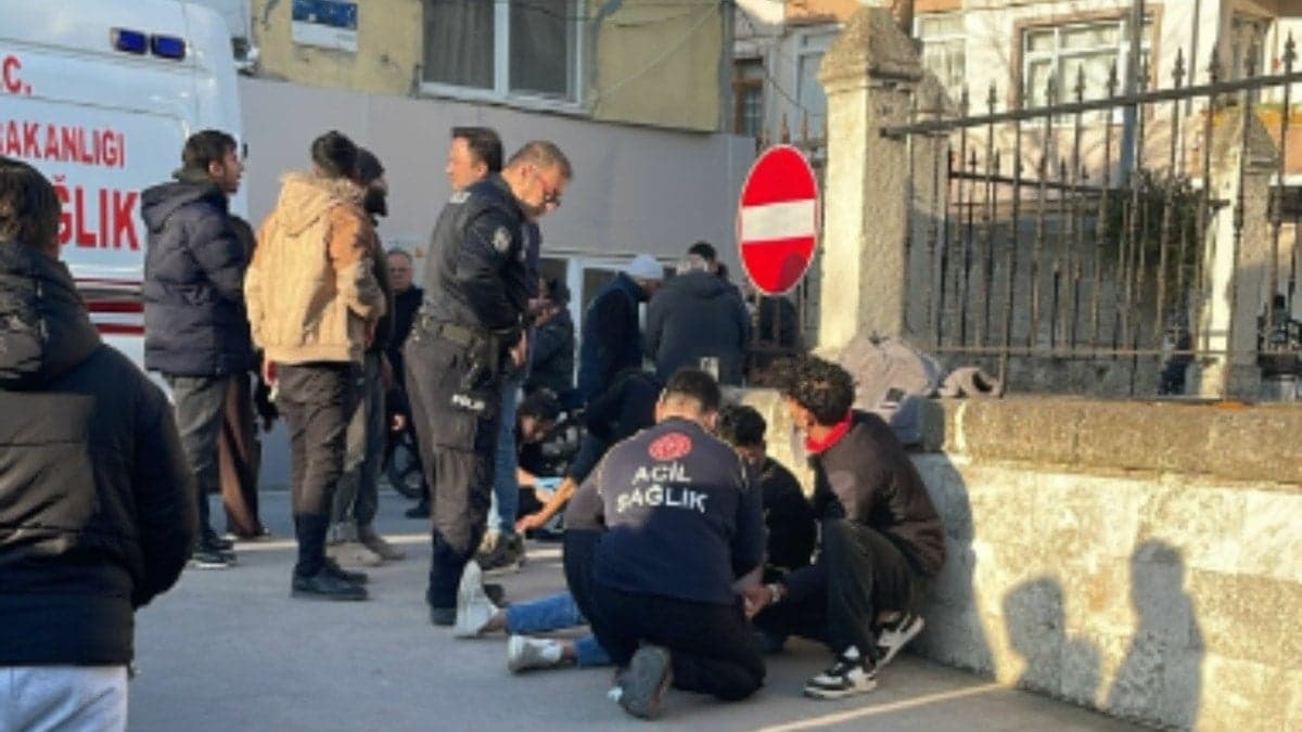 Çanakkale’de bıçaklı kavga: 2’si ağır 3 yaralı