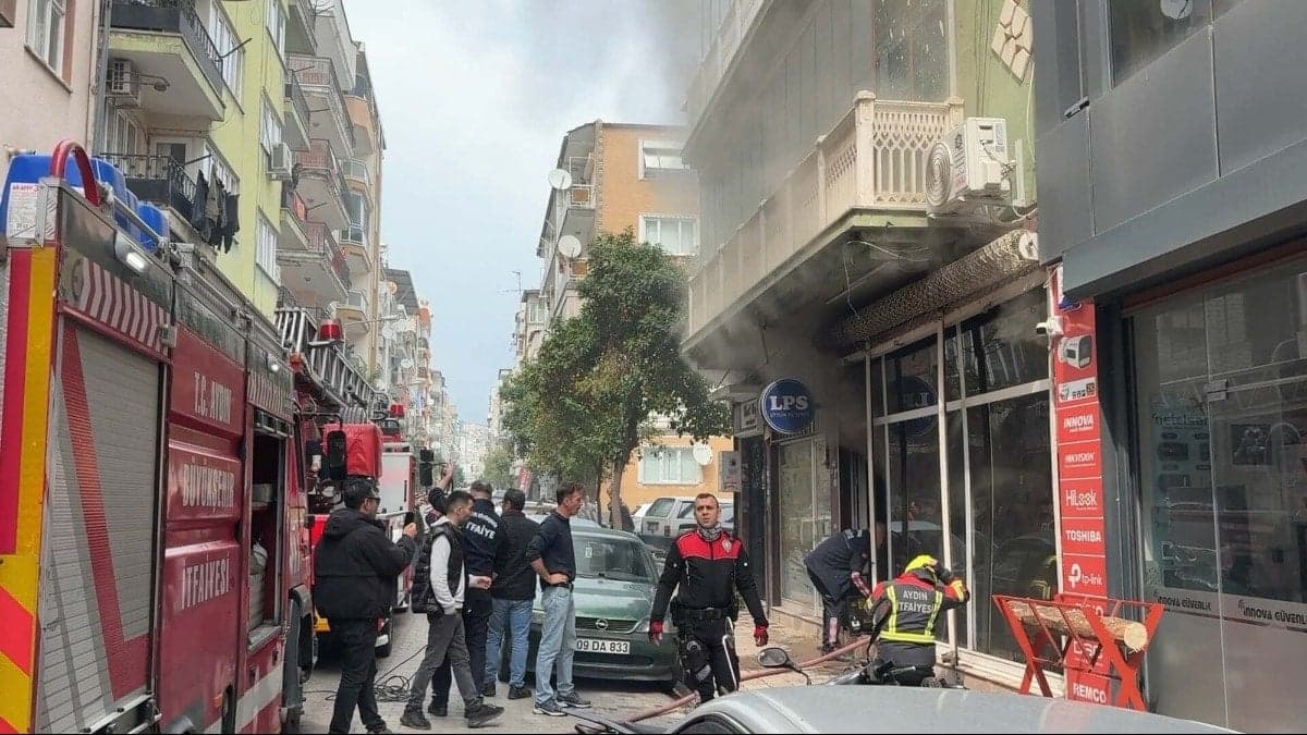 Şarjdaki batarya patladı, iş yerinde yangın çıktı