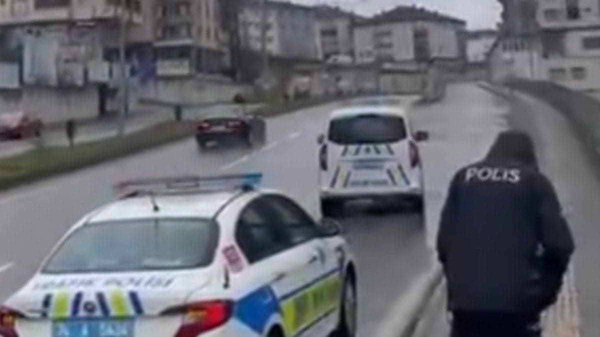 Otomobil istinat duvarını aştı zemine çakıldı!